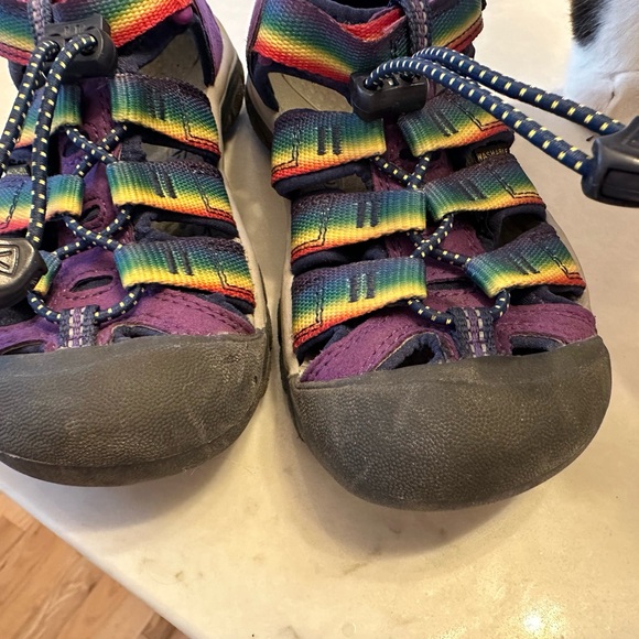 KEEN Newport H2 Purple Water Closed Toe Sandals with Rainbow Straps - Picture 4 of 8